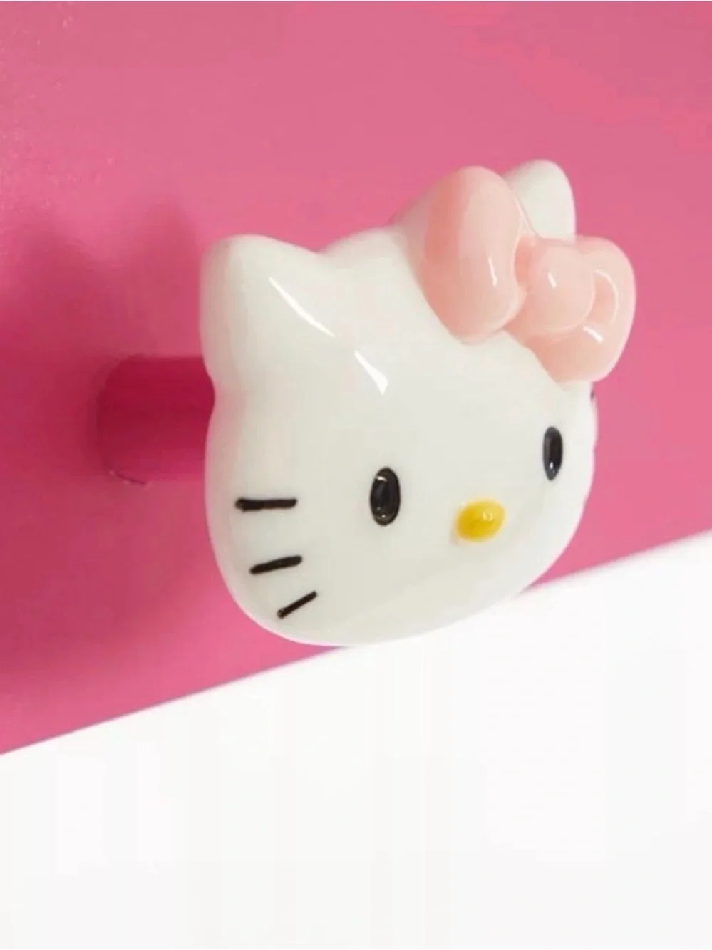 Sanrio Hello Kitty Pink 3-Hook Hanging Wall Shelf New In Box